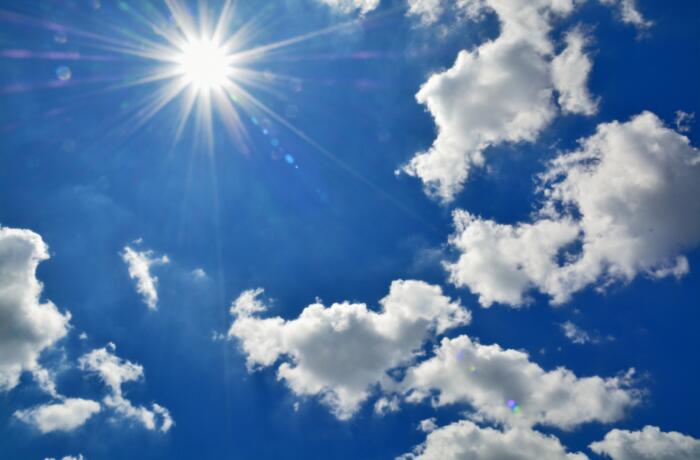 2025年の夏は暑い？気温予想や猛暑の原因・特徴を解説