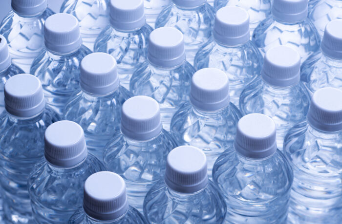 ペットボトルの水は本当に安全？水道水との比較から見る健康リスク
