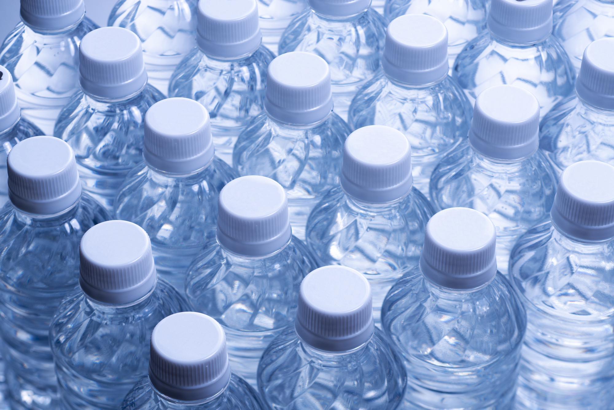 ペット ボトル の 水 を 飲む の を やめた ほうが いい 理由