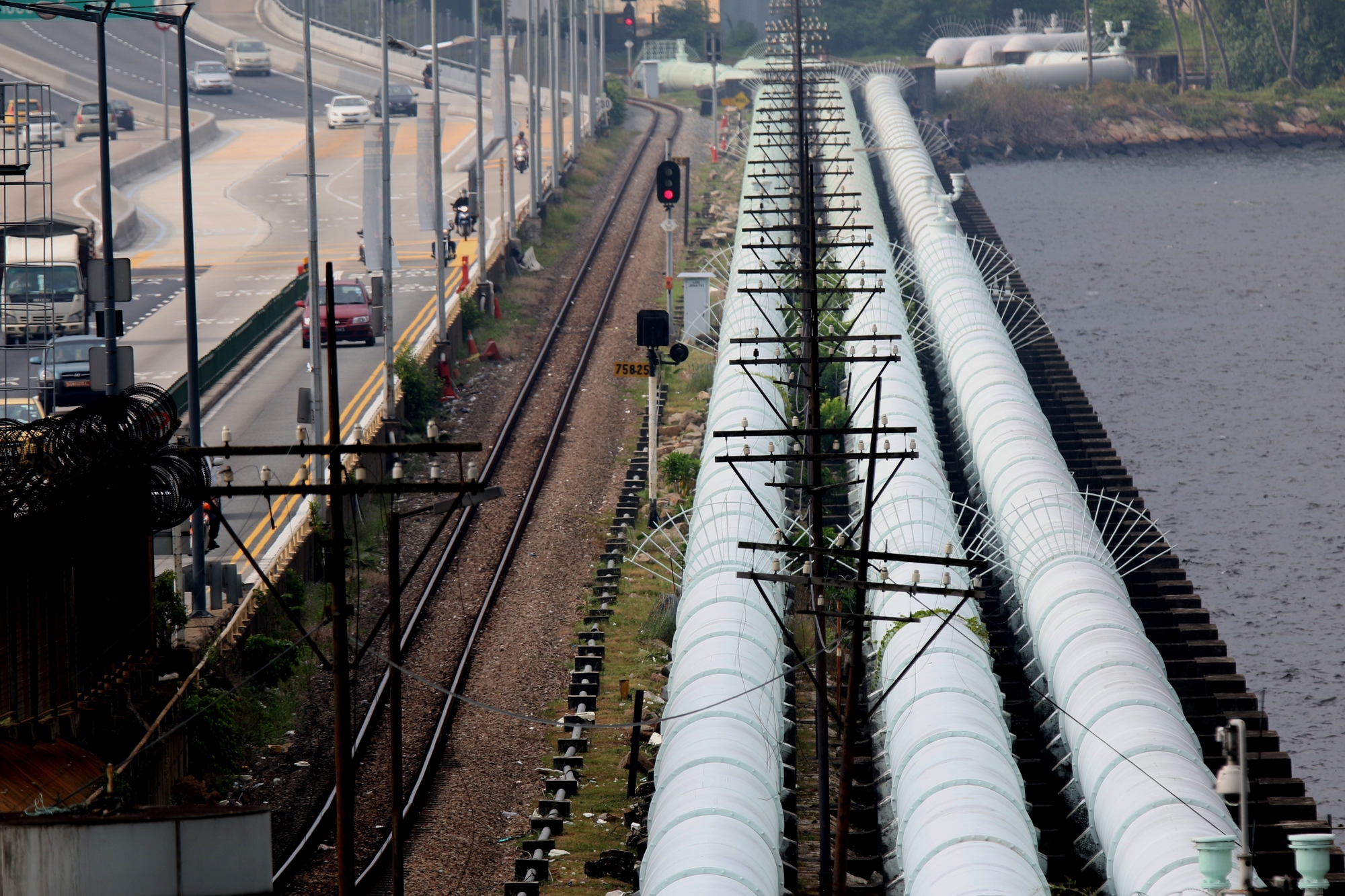 シンガポール　水　飲める