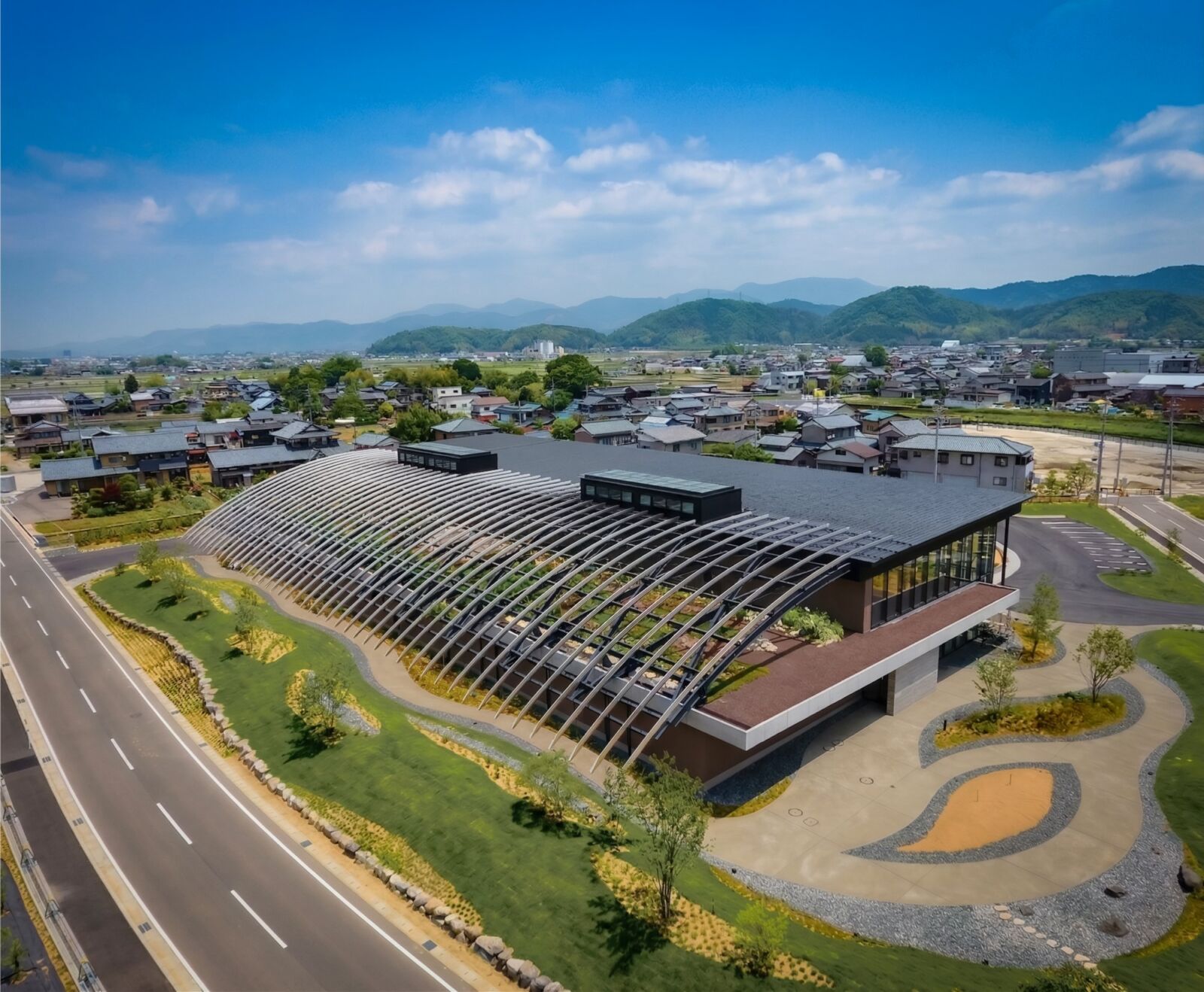 ニホン・ドレン本社社屋・工場「ROOP」の空撮写真